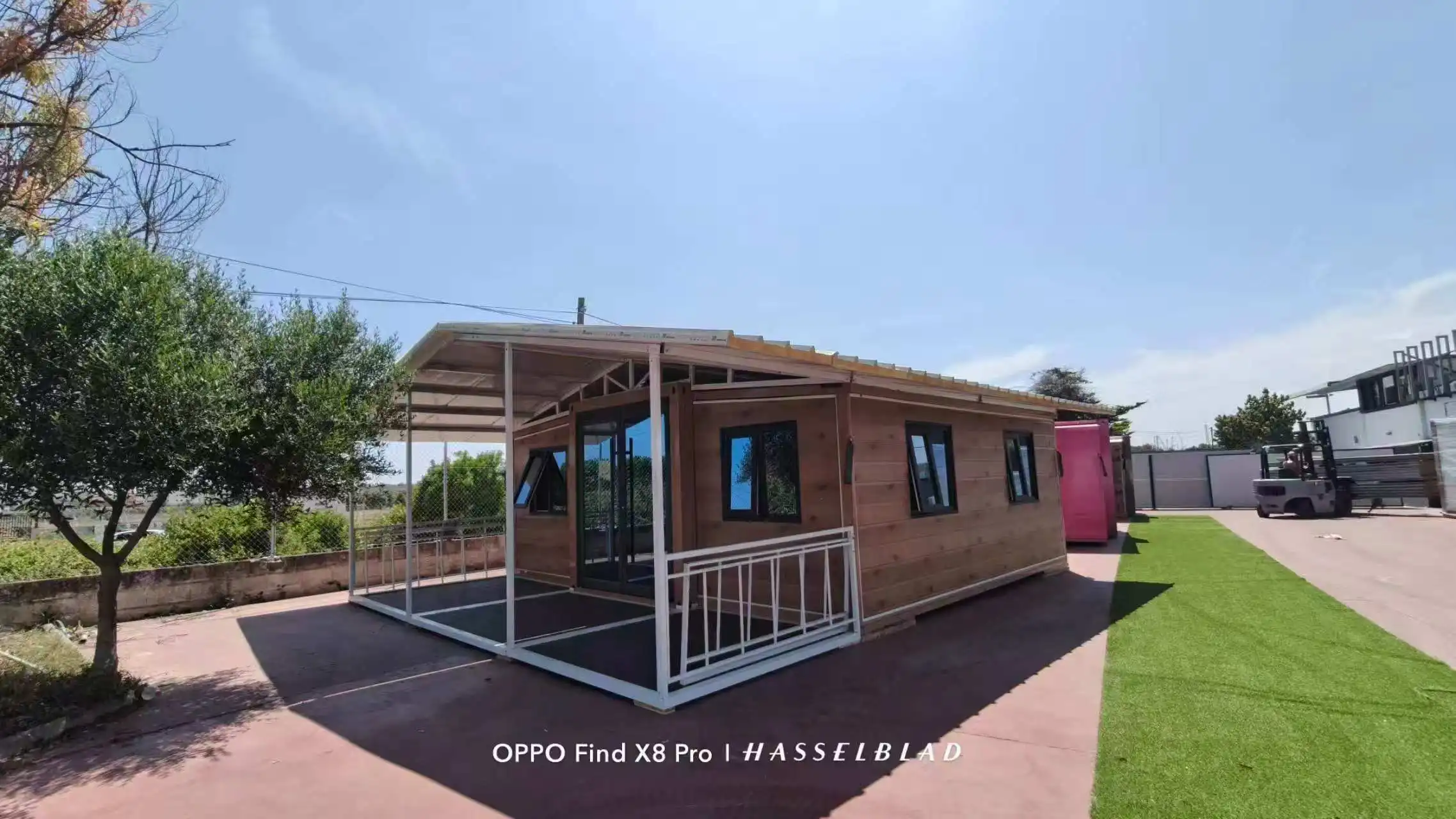 Luxury 40ft 20ft Double-Wing Expanded Steel Container House With Bedroom Living Room Kitchen and Bathroom House