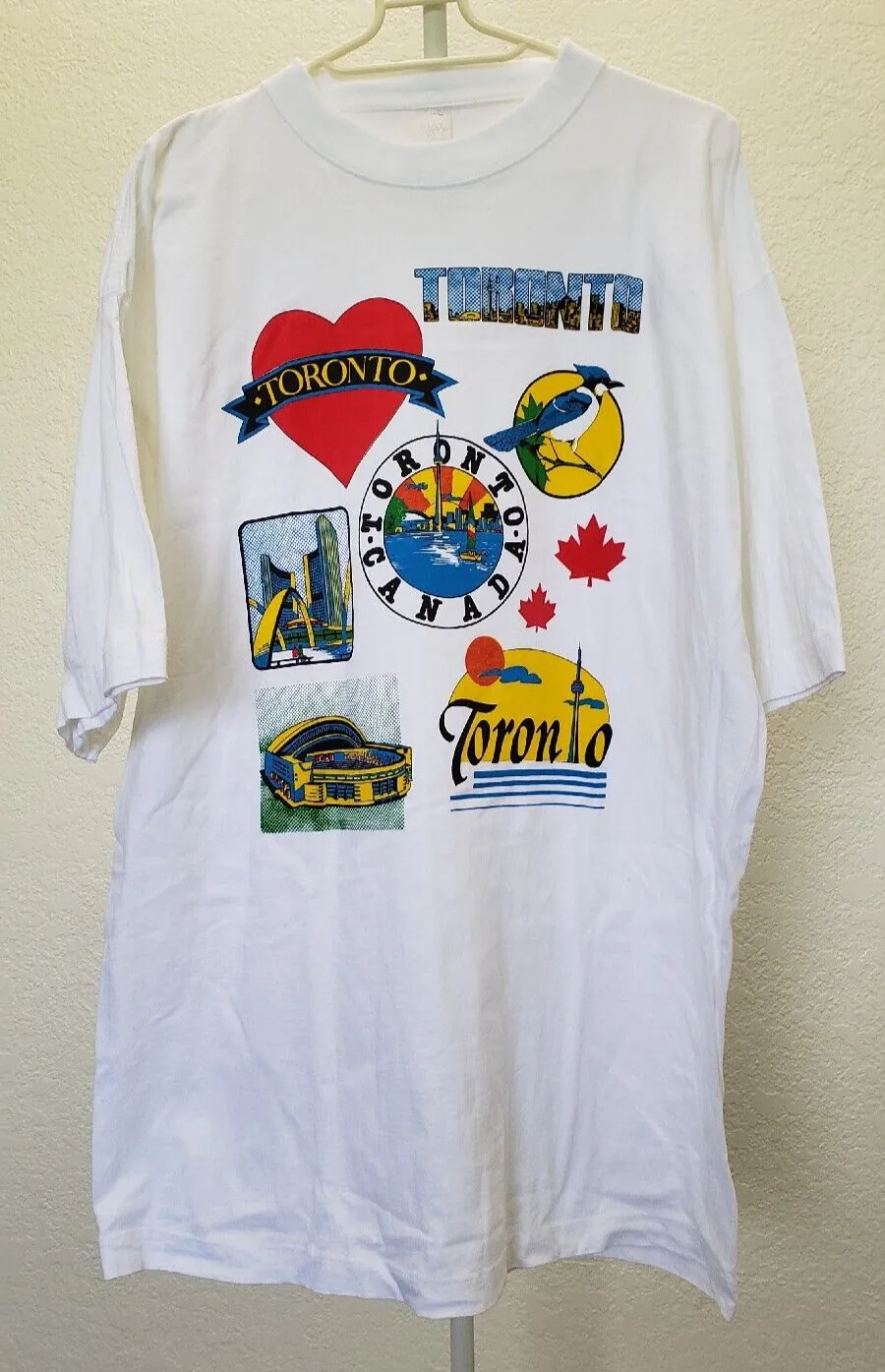 

Vintage Toronto Canada Famous Icons and Images Men's Large T Shirt