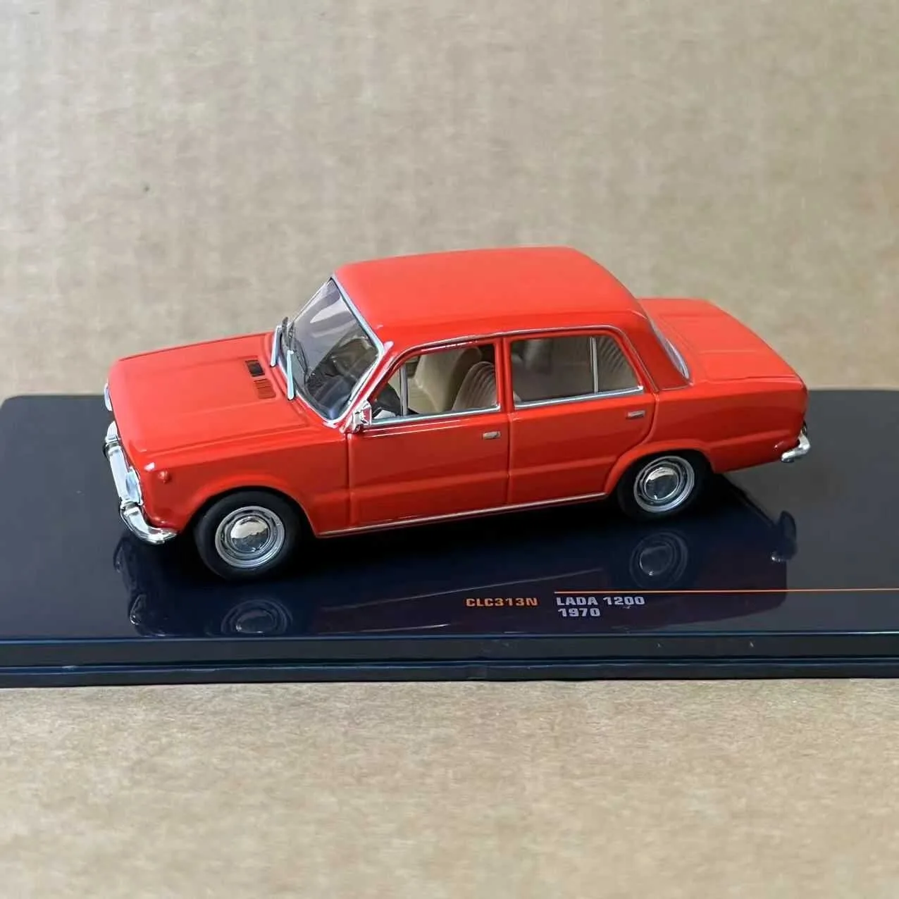 

IXO 1/43 Scale LADA 1200 1970 Alloy Car Model Diecast Toys Collection Ornaments Souvenir Toys