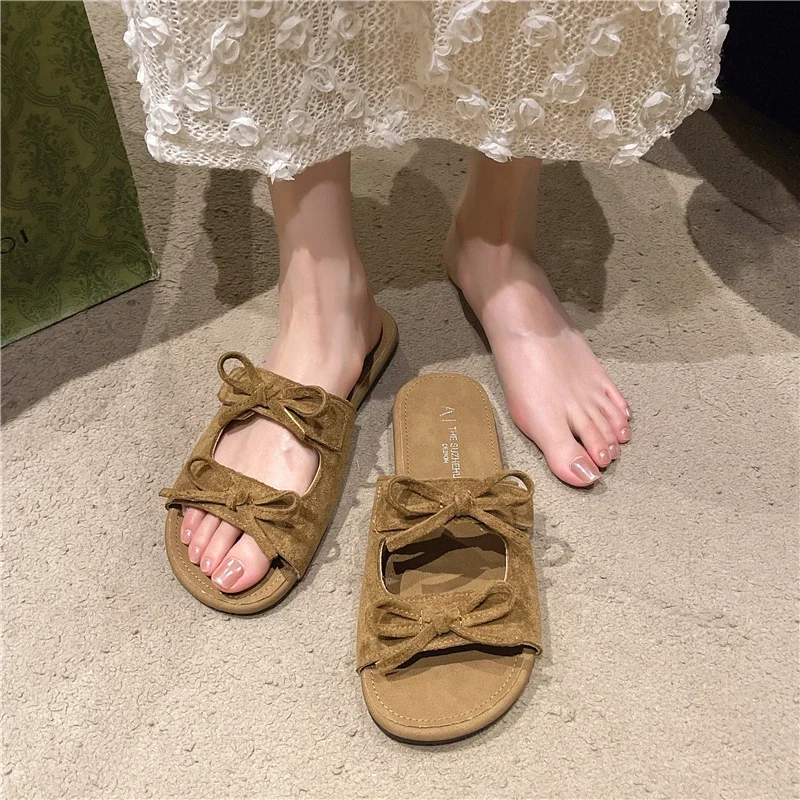 Новые женские тапочки, размеры 35–40 ярдов, замшевые сандалии на плоской подошве с круглым носком и бантом, универсальная удобная пляжная обувь с мягкой подошвой