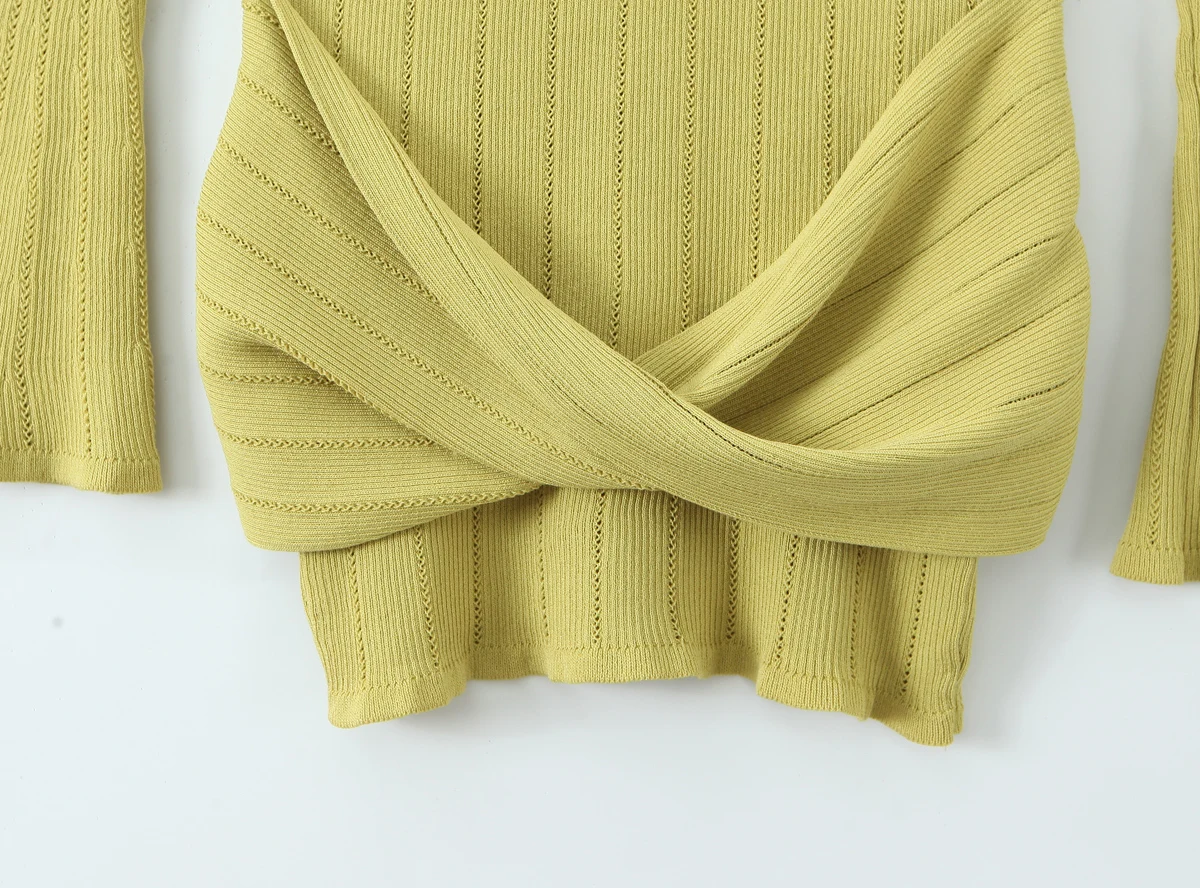 Sukienka swetrowa z dzianiny prążkowanej z seksownym wycięciem, dekoltem typu O, odkrytymi plecami, długimi rozszerzanymi rękawami, podkreślająca talię i biodra, krótka sukienka damska, model 2025.