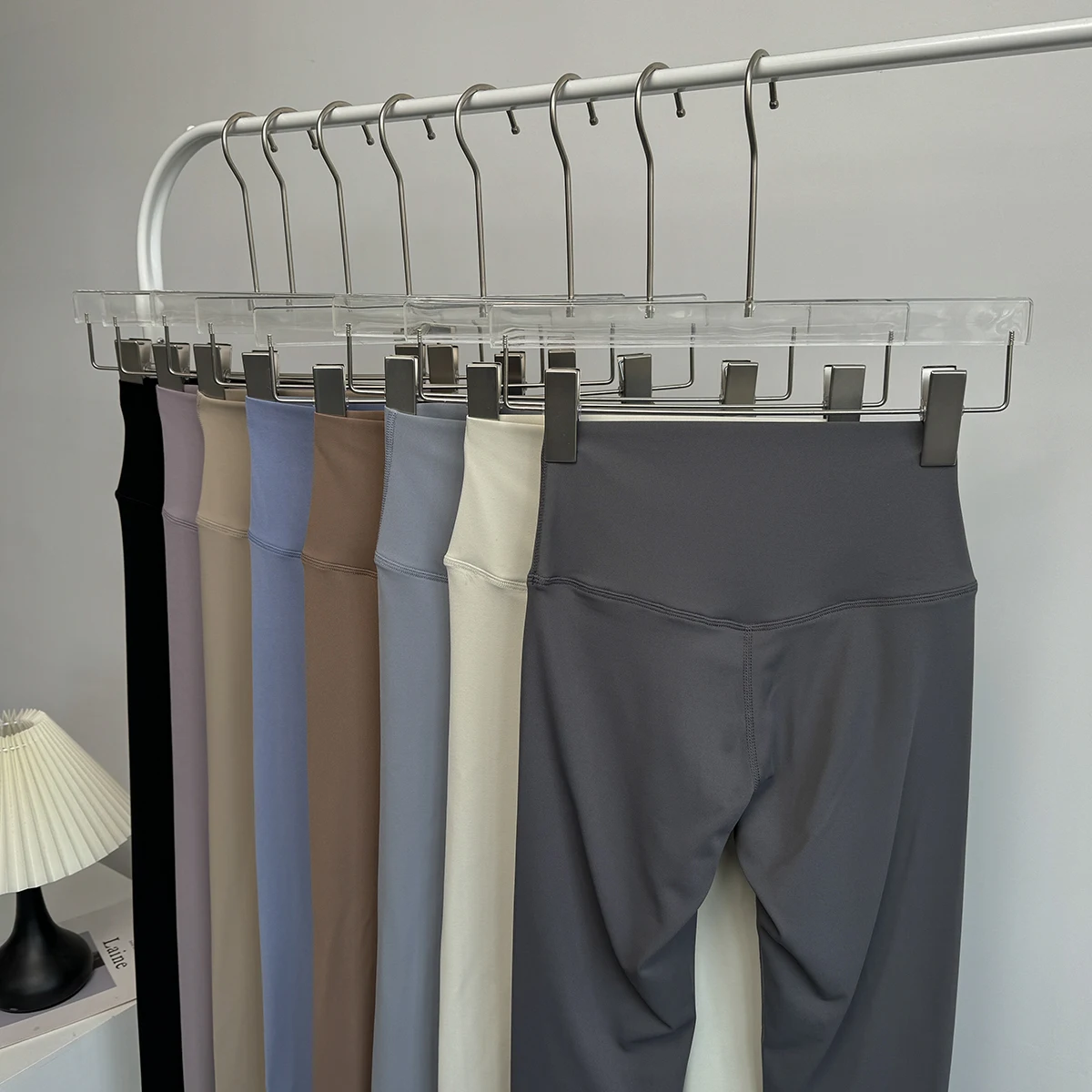 女性の新しいヨガパンツ、ハイウエスト痩身ヒップリフティングタイトフィットネスパンツランニングスポーツピラティストレーニングパンツ