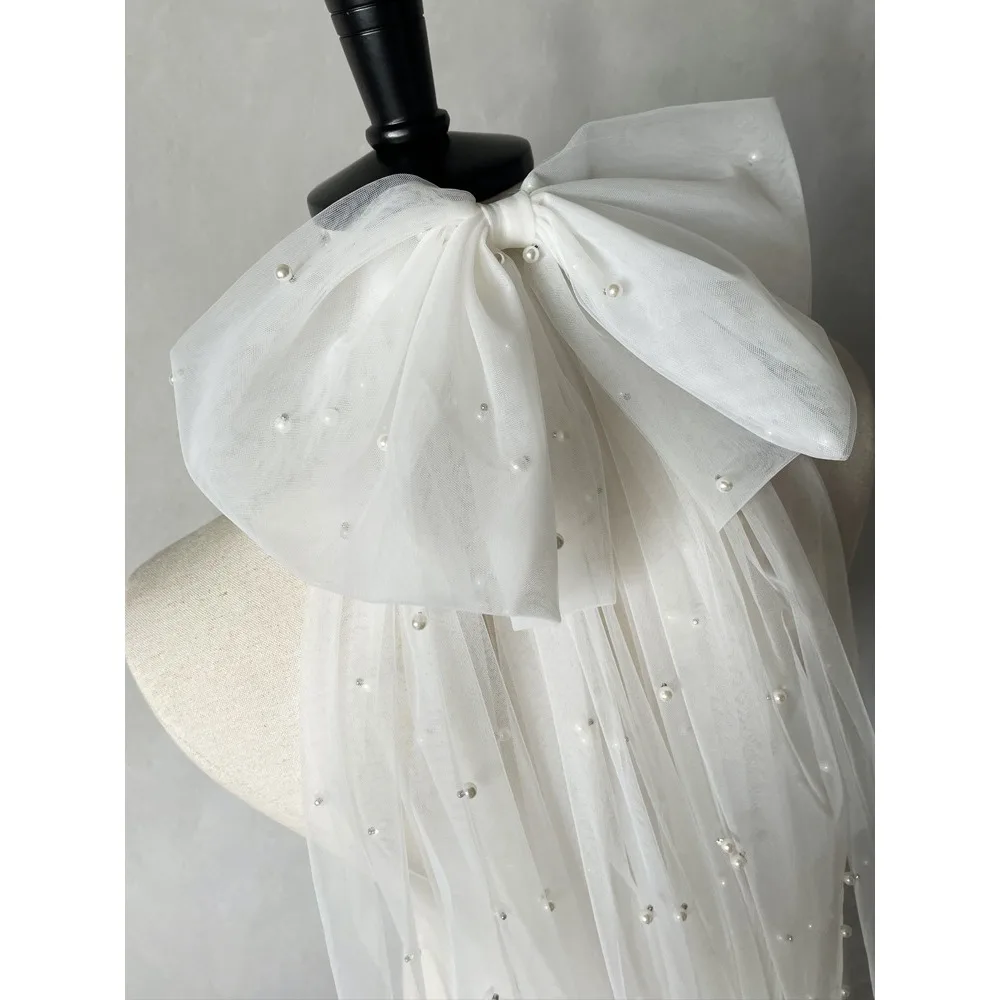 Kerudung Putih untuk Kerudung Wanita Pernikahan dengan Aksesori Kerudung Pengantin Bahu Pernikahan Pendek Manik-manik Mutiara Sederhana