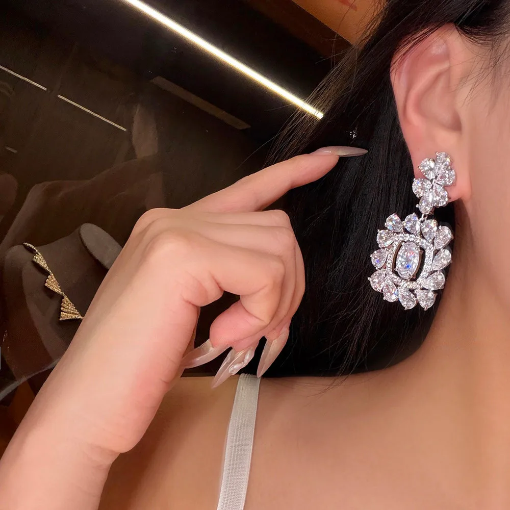 Korean Fashion New Long Zircon Flower Light Luxury Fringed Earrings