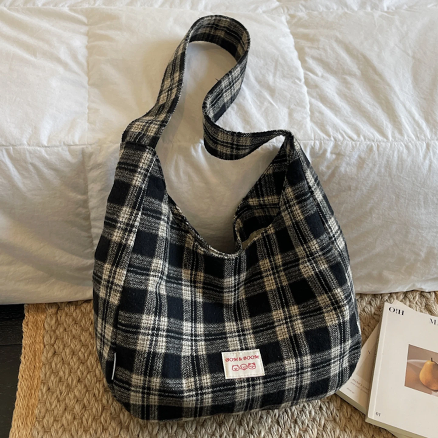 

Новинка 2025 года, женская холщовая большая сумка в клетку, большая сумка в стиле ретро, зимняя наклонная сумка на одно плечо, модная большая сумка, несущая