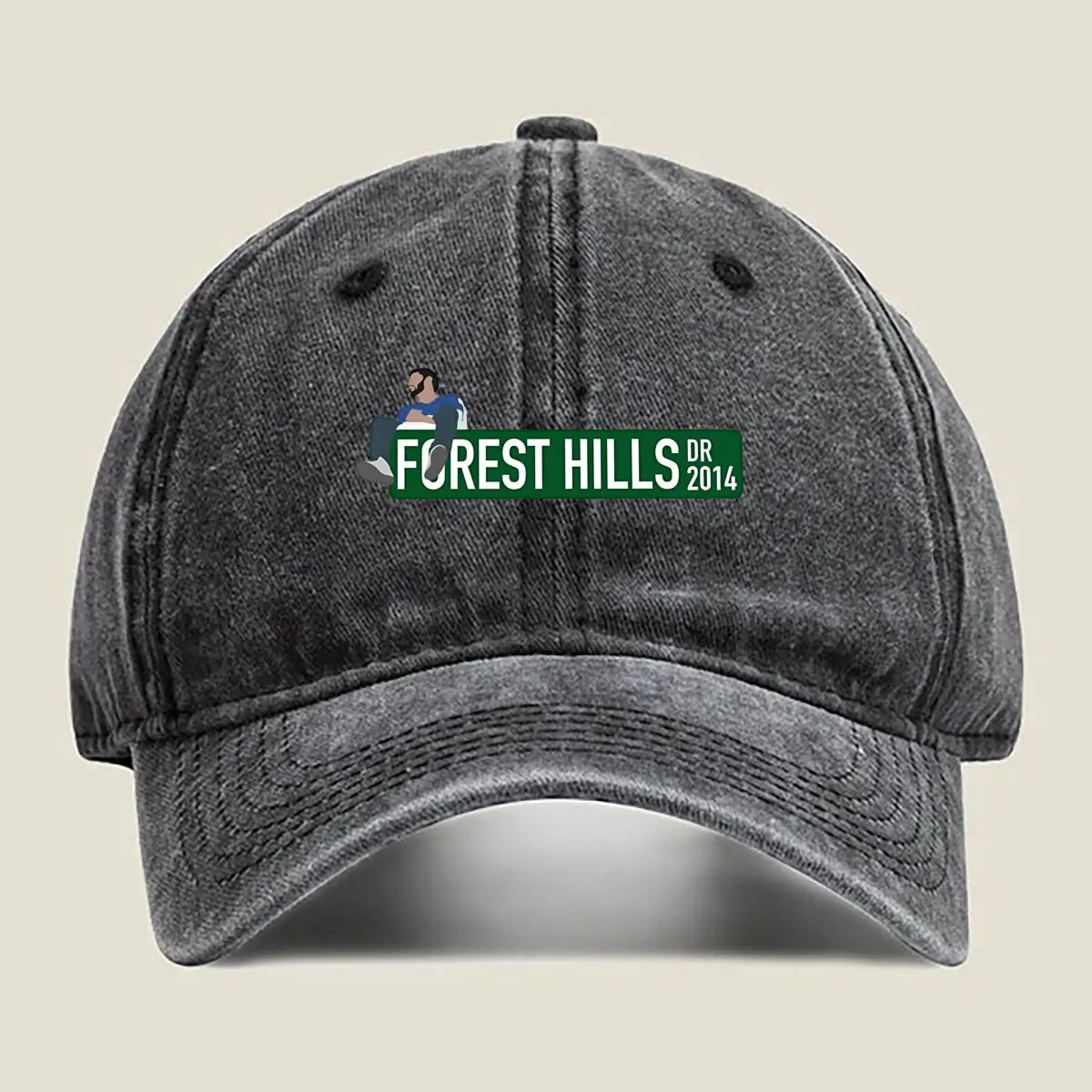 

Forest Hills — смелый, текст — мытая бейсболка с тематическим дизайном