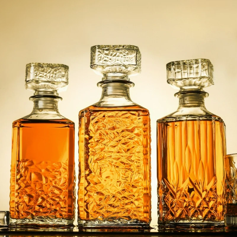 950ml Whiskey Vodka Wine Decanter Wine Bottle European Style Square Wine Glass Bottle Beer Spirits Glass Bar Home Decor 2025 New