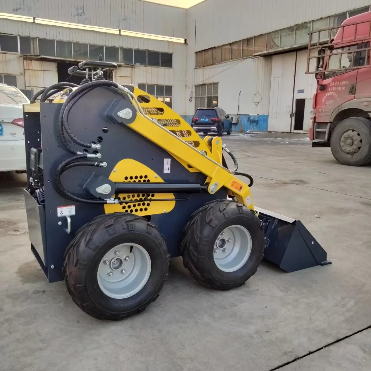 Chargeuse compacte 380E à quatre roues motrices avec chenilles en caoutchouc, chargeuse compacte multifonctionnelle