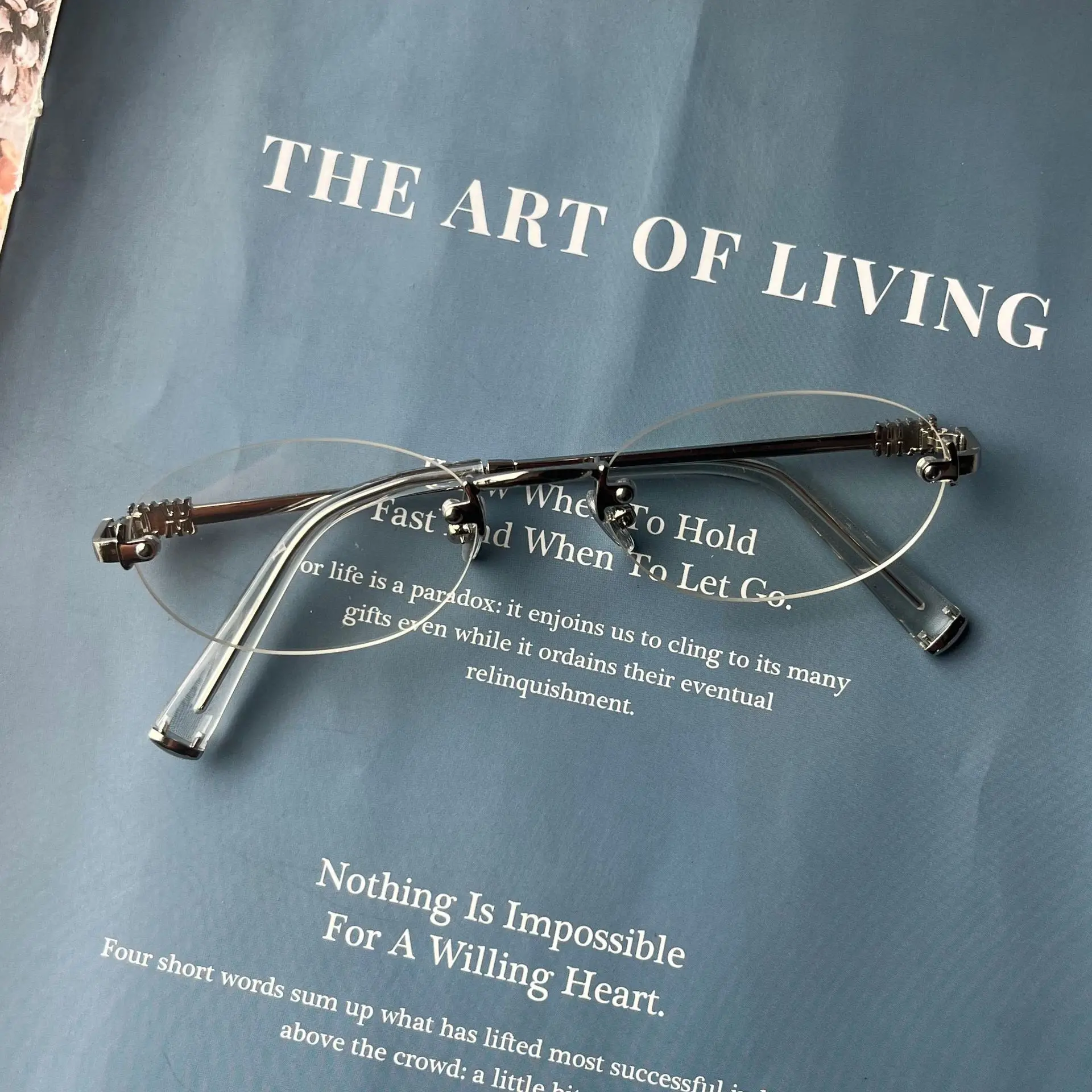 

Новые безрамочные солнцезащитные очки с высокой степенью текстуры, женские простые очки в стиле Pure Desire, металлические солнцезащитные очки в стиле Old Money, плоские легкие очки