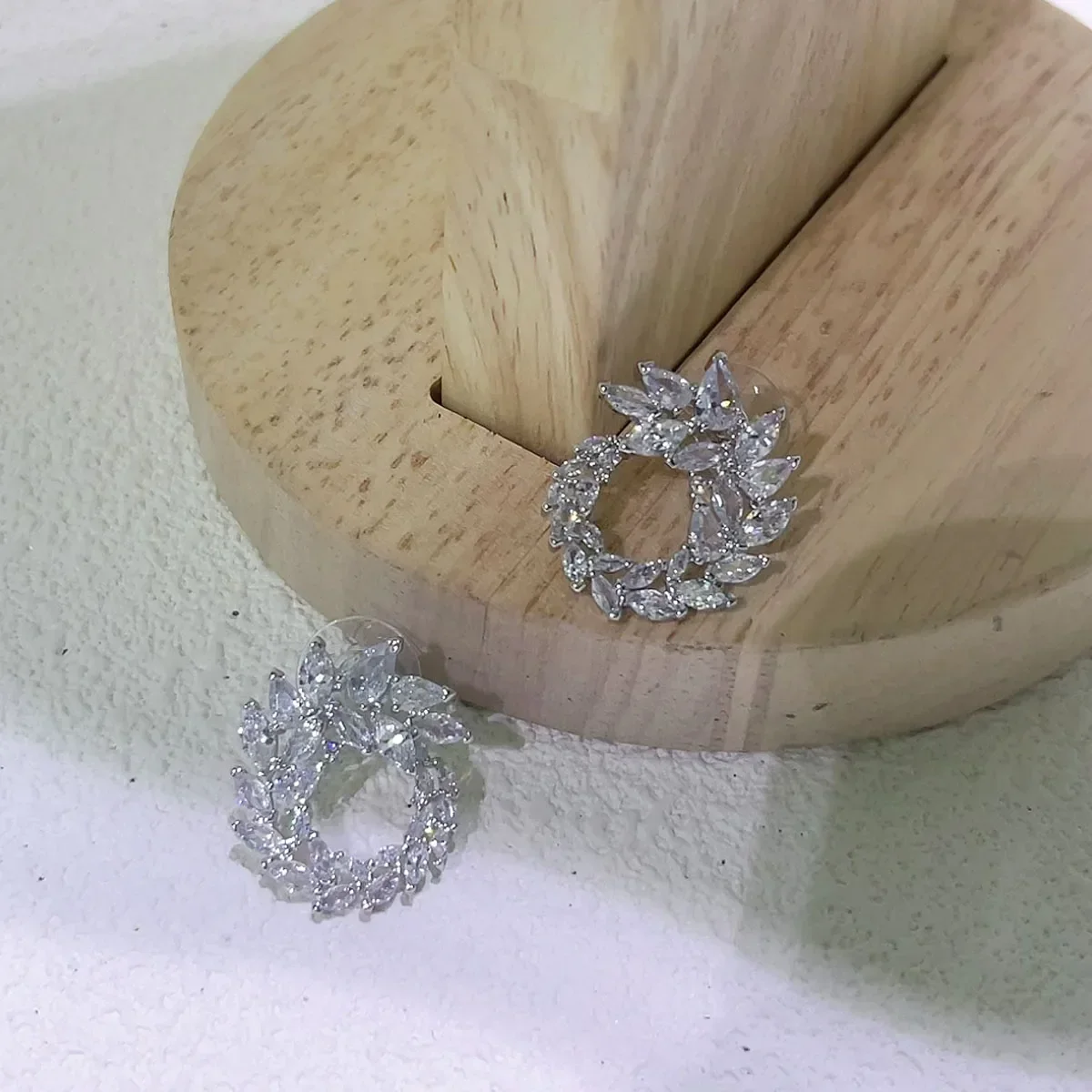 2026 Hoge kwaliteit fijne jubileum sieradenset charme witte geometrische kristallen mode kettingen oorbellen romantisch cadeau voor vrouwen