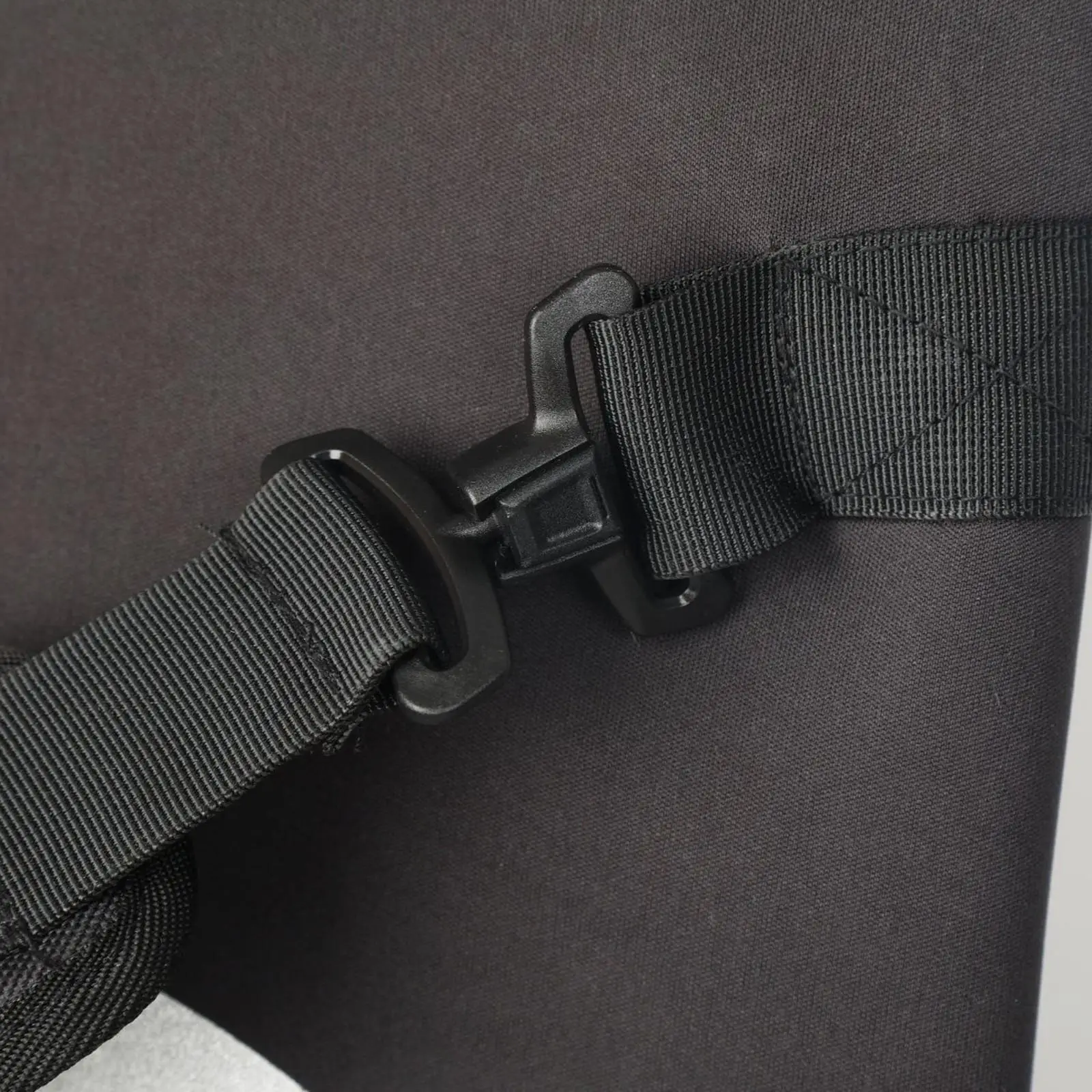 Durable Snowboard Carrier Backpack Style Sleeve with Buckle Straps for Safe Ski Board Protection