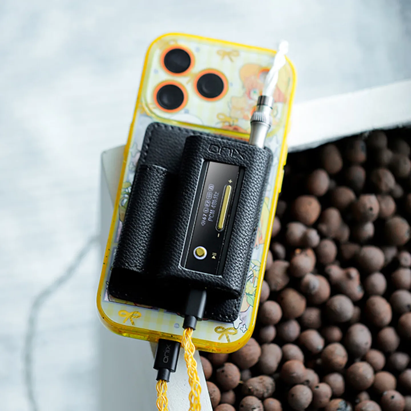 حافظة جلدية مغناطيسية من شانلينج آند أونيكس لهاتف Xi2 Bate DAC AMP