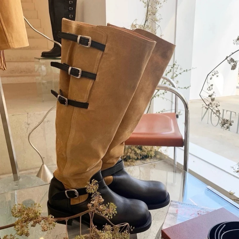 

Женские высокие сапоги с пряжкой на ремне, складные сапоги из мягкой кожи в стиле ретро с круглым носком, осень и зима 2026, новые сапоги выше колена