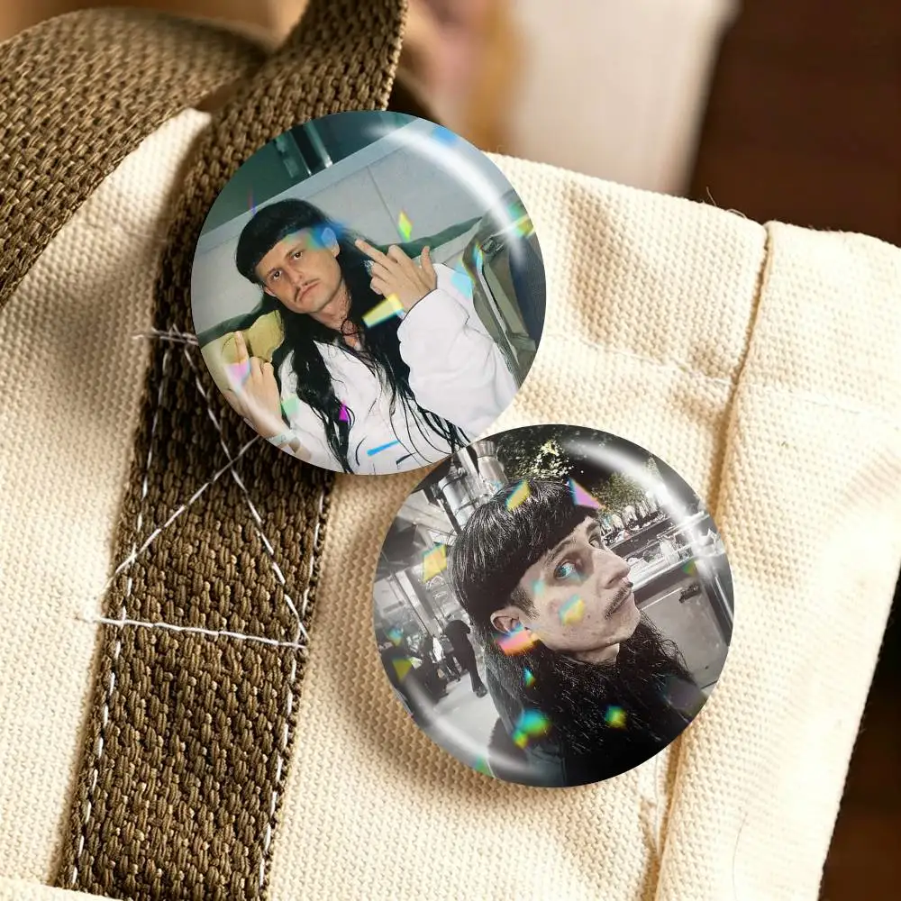 O-Oliver Tree L-Life Goes On  25 32 44 58 75mm Badges Personalized Round Brooches Pins Accessory Gift