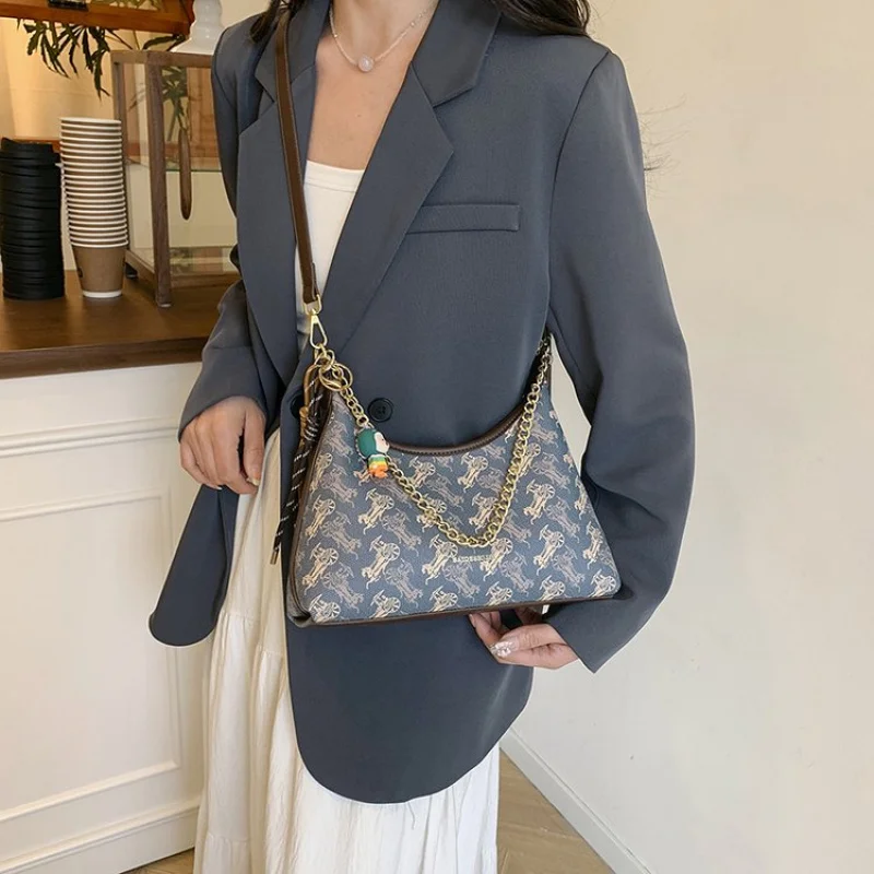 

Модная дизайнерская женская сумка через плечо Водонепроницаемая кожаная сумка через плечо Женская стильная сумка-тоут для ежедневного использования