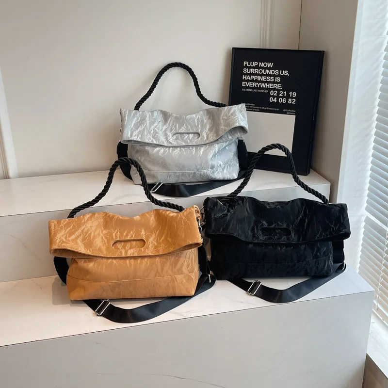 

2025 New Tote Bag Large Capacity Women Commuter High Sense Single Shoulder Fashion Niche Versatile Folding Bucket Tote Bag