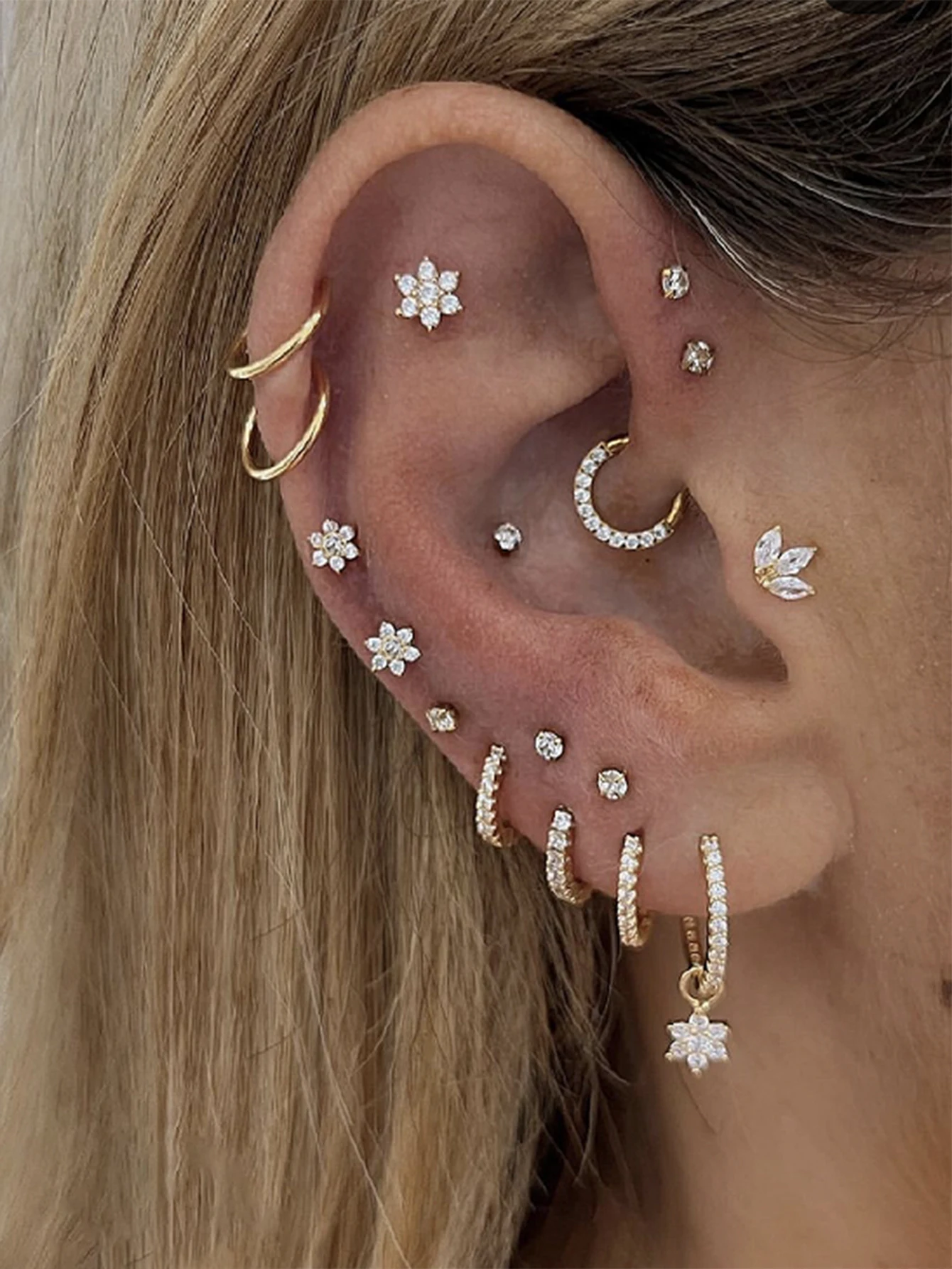 17 Uds. De Mini pendientes perforados con forma de flor de hoja de arce y circonita sintética para mujer, joyería diaria para fiesta, música y Festival