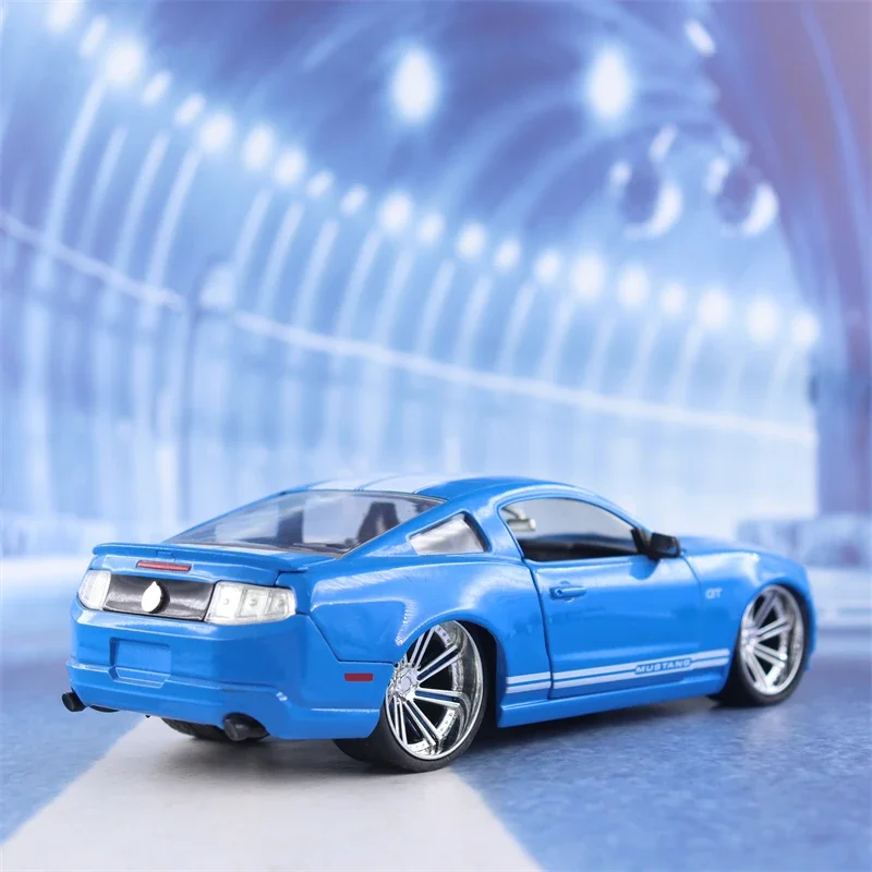 Jada 1:24 2010 Ford Mustang GT wysoka symulacja odlewu modelu samochodu ze stopu metalowy samochód prezenty dla dzieci kolekcja zabawek J277