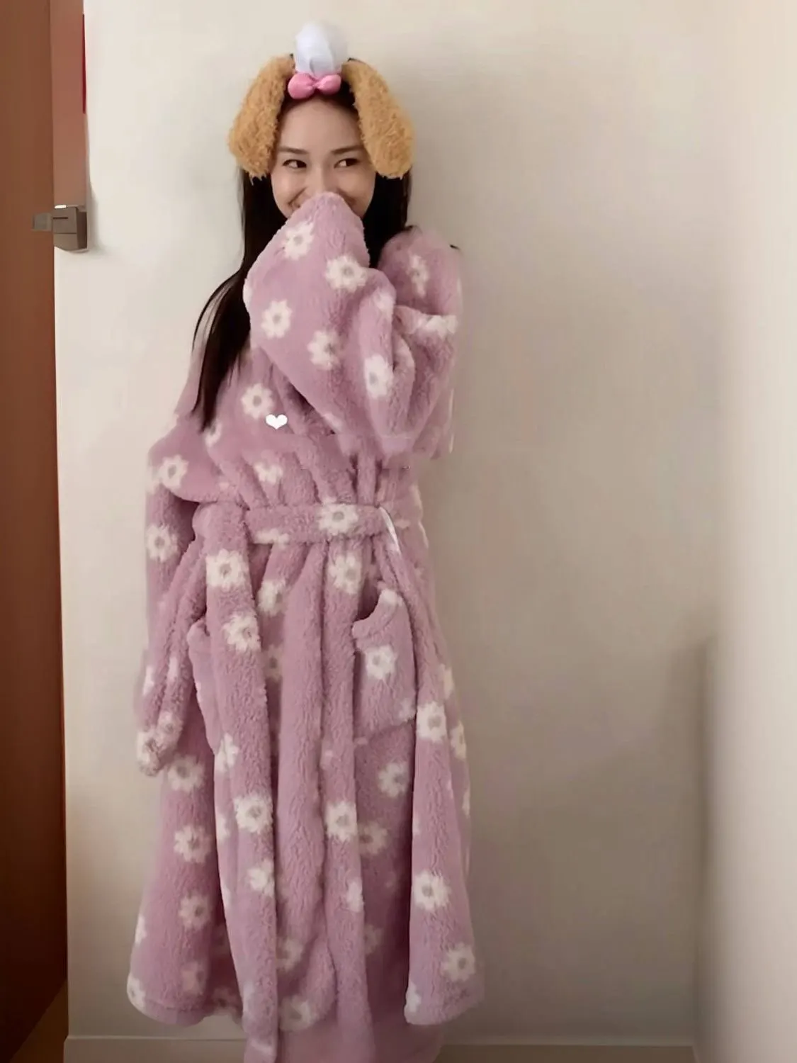 厚手のコーラルフリースパジャマ、スイートスタイルのホームウェア、ロング丈、花柄、若い女性向け、冬用ホームウェア、アウトドアウェア