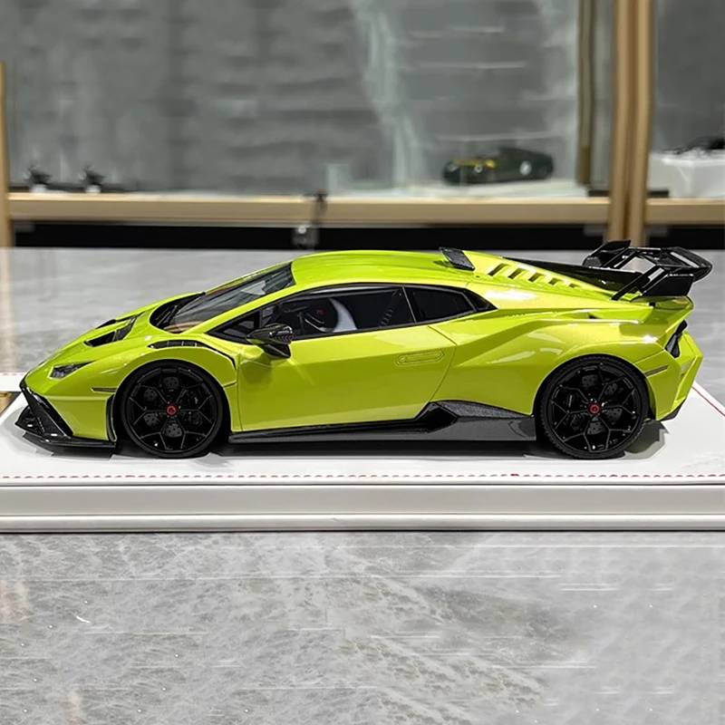 RUNNER 1:18 huracan STO Novitec modified resin car model