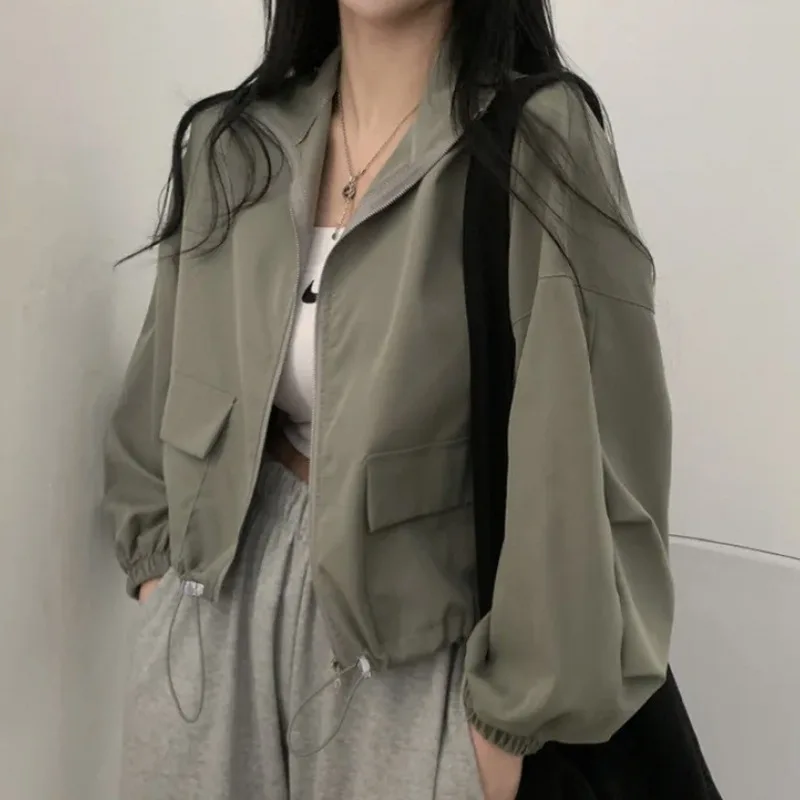 Damen Frühling Sommer Dünne Sonnenschutz Winddichte Mode Retro Vielseitige Arbeitsjacke mit Kordelzug Kurze Baseball-Jacke Oberbekleidung Trend