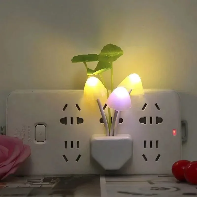 Nieuwigheid Creatieve AC110V-220V Nachtlampje Eu/Us Plug Lichtsensor 3 Led Kleurrijke Paddestoellamp Led Kleur Nachtlampjes