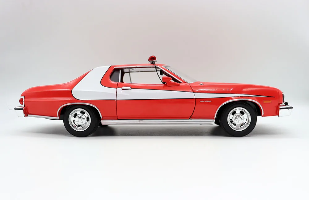 New GL 1/24 Scale 1976 FORD GRAN TORINO STARSKY AND HUTCH Diecast Vehicle Alloy Toy Car models for collection Gift