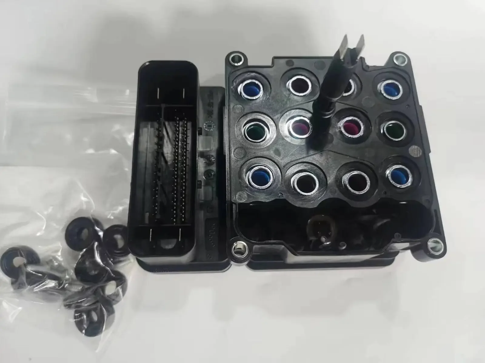 โมดูลควบคุม ABS 68194695AB เหมาะสำหรับหลบการเดินทาง2011-2014