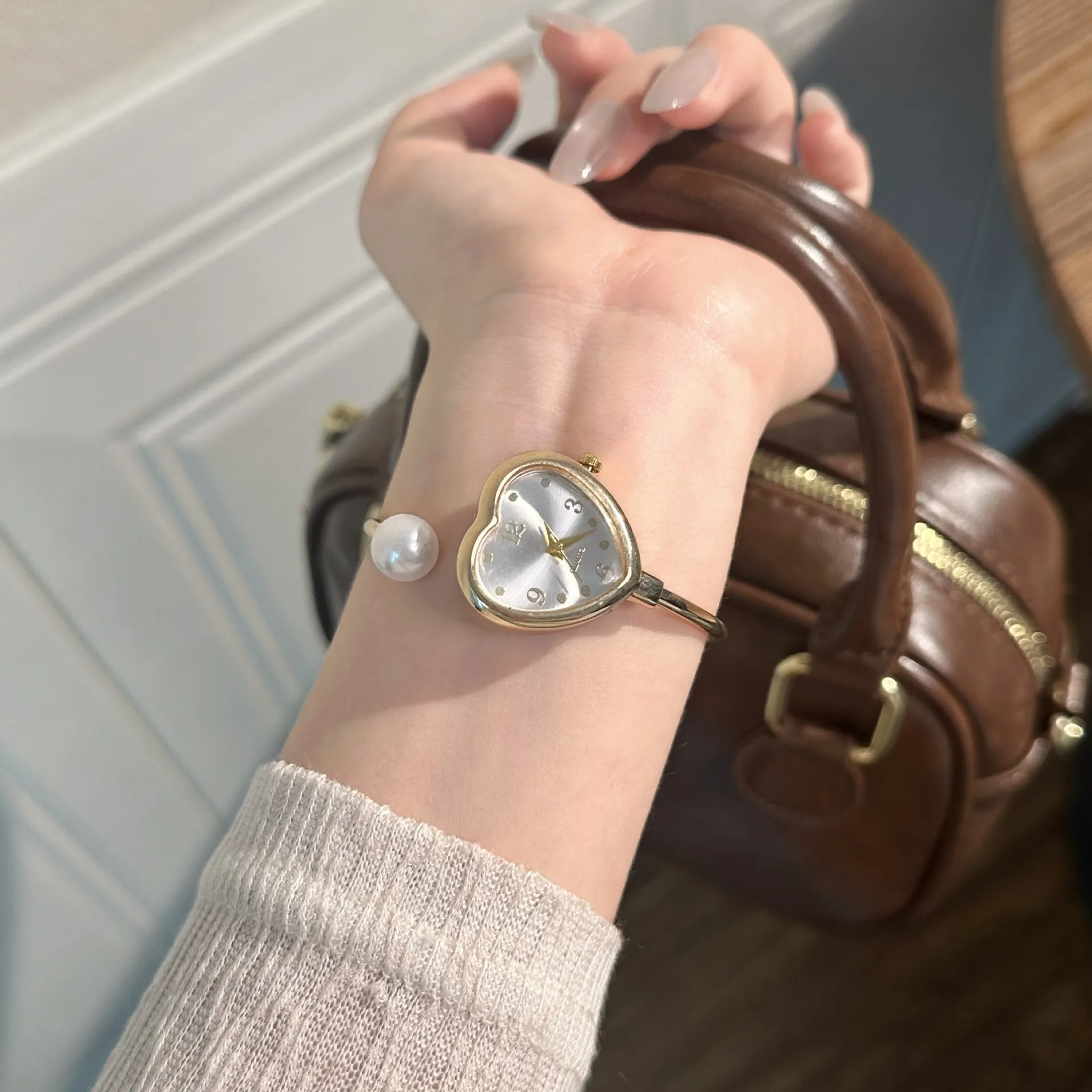 Vintage Heart Shape Bangle Watch Imitation Pearl Open Cuff Wristwatch Cute Girls Quartz Bracelet Watch Sweet Aesthetic Gift