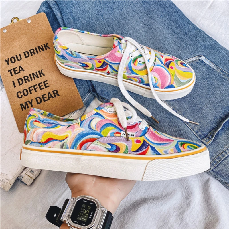 

2025 New Men's Fashion Rainbow Colored Lightweight Graffiti Canvas Shoes Board Shoes Sports Casual Outdoor Shoes