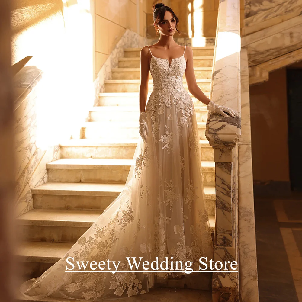 

Sexy Lace Wedding Dress Customized Spaghetti Straps V Neck Applique Sweep Train Backless A Line Bridal Gown Vestido De Noiva