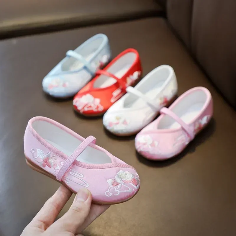 Cute Baby Embroidered Shoes Chinese Style Old Beijing Cloth Shoes Girls Comfortable Hanfu Cheongsam Kimono Soft Soled Shoes