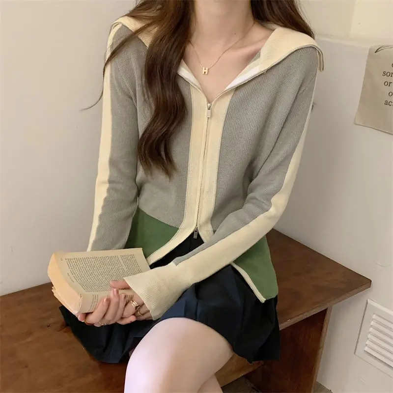 

Свитер с контрастным воротником-поло в стиле ретро, свитер с двойной молнией, Женская нишевая модель, облегающий короткий вязаный кардиган