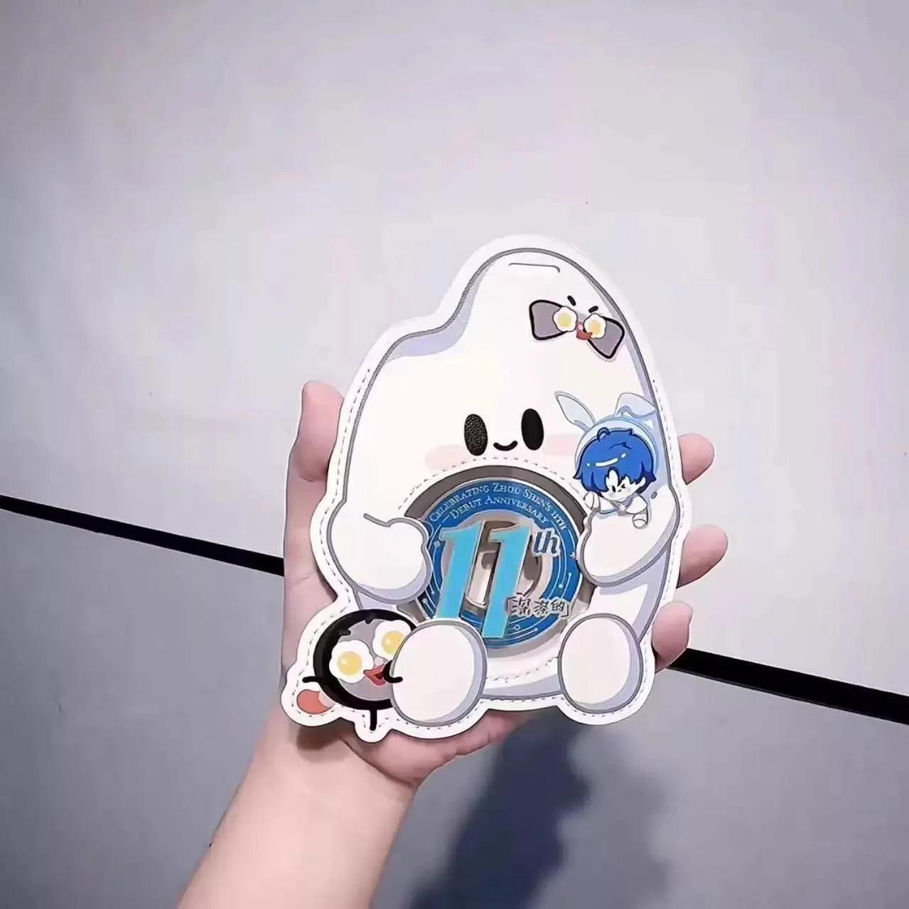 ディープ11周年記念周辺グッズ レザーバッジ、高級感あふれる保護カードケース、ファン応援デコレーション記念品