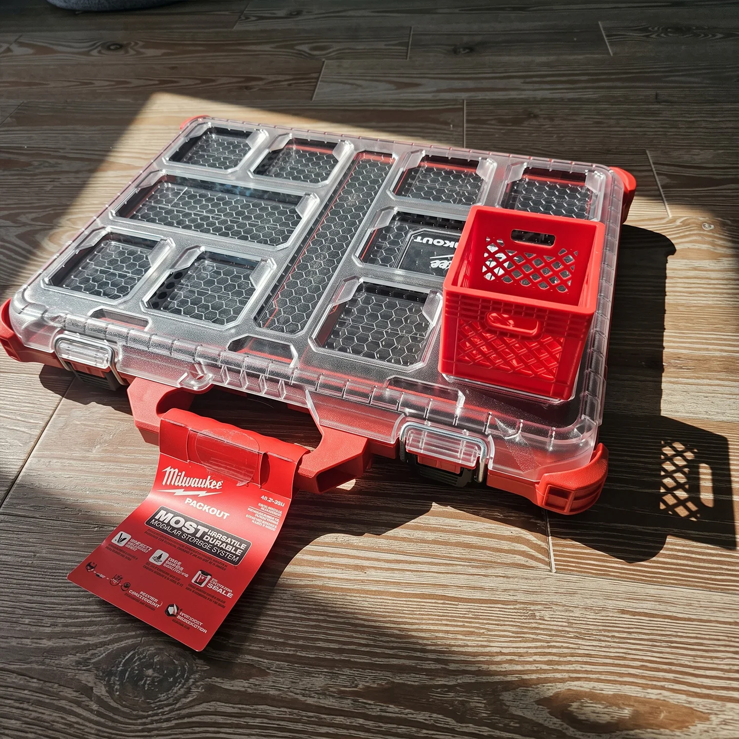 Zubehör: Vielseitige, abnehmbare Aufbewahrungsbox, die mit dem Milwaukee PACKOUT-System kompatibel ist. – Detail 6