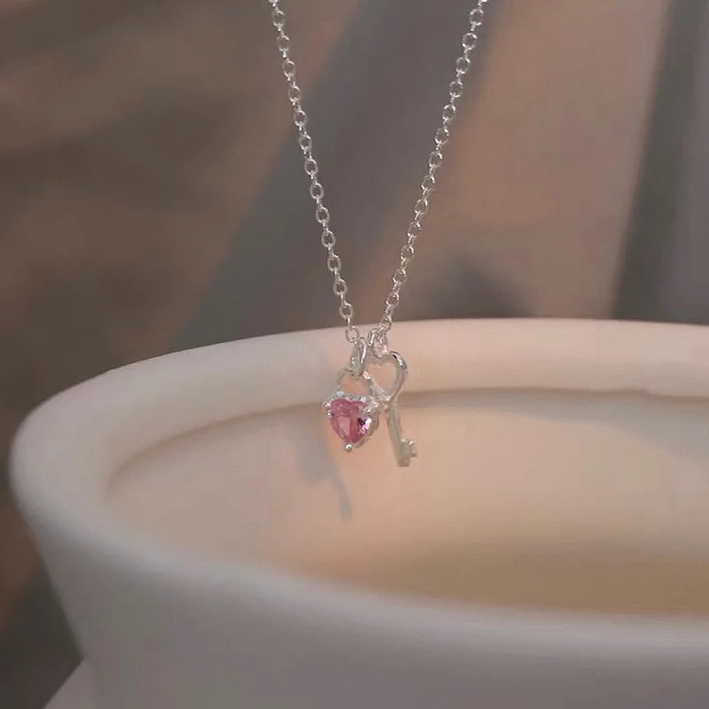 Luxury Sweet Sterling Silver Metal Key Pink Heart-shaped Crystal Pendant Necklace for Women Girls Collarbone Chain Jewelry Gifts