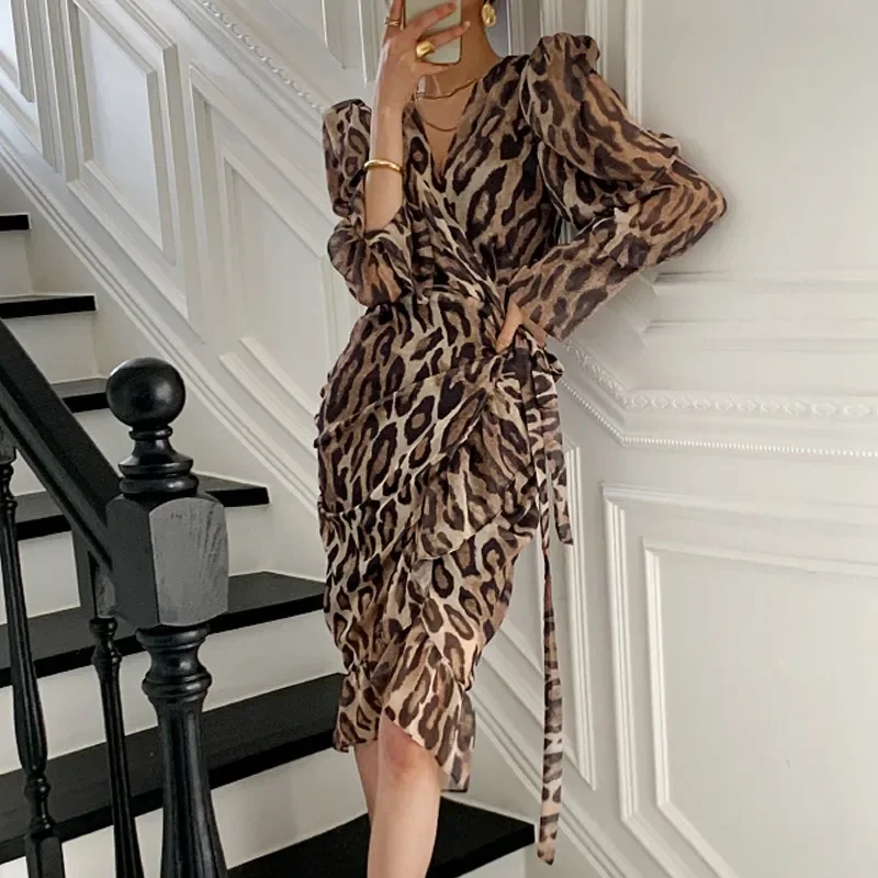 

2023 Autumn Dress South Korea Light Mature Style Small Woman Sexy Leopard Print Lace Up Waist Show Thin Long Body Con Vintage