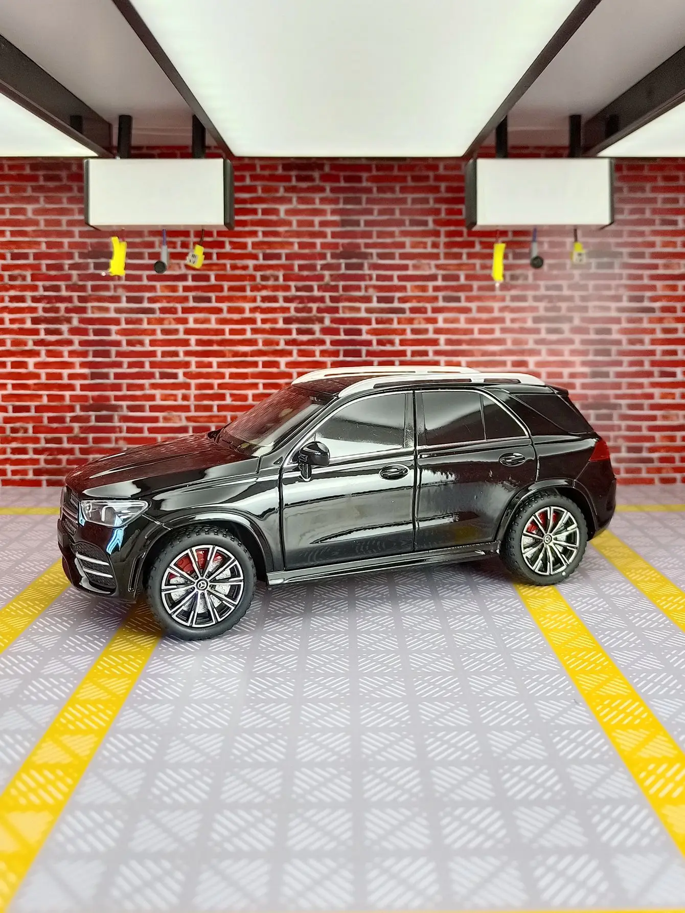 1:24 Mercedes Benz GLE350 GLE SUV Alloy Model Car Toy Diecasts Metal Casting Sound and Light Car Toys For Children Vehicle