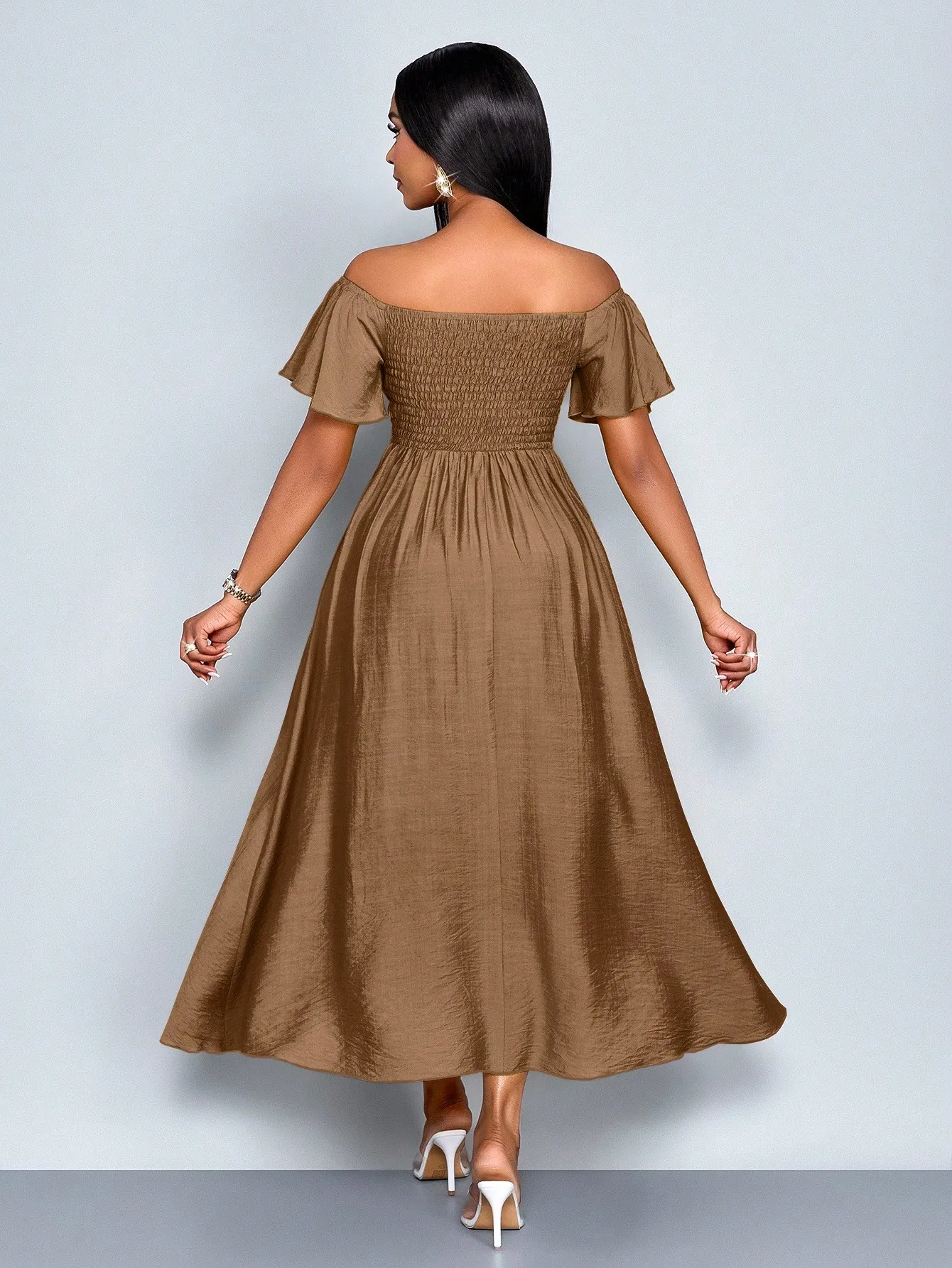 

Элегантное платье с открытыми плечами и бантом на талии для отпуска и свиданий