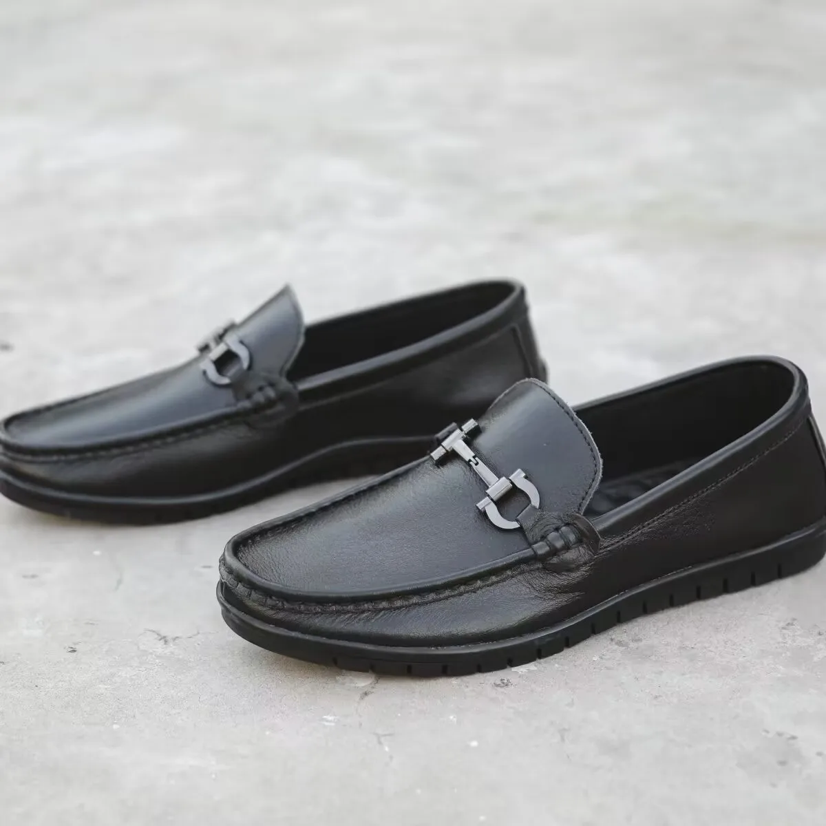 

Men's Comfort Slip-On Loafers Leather Breathable Shoes Lightweight Business Casual Shoes for Office/Travel