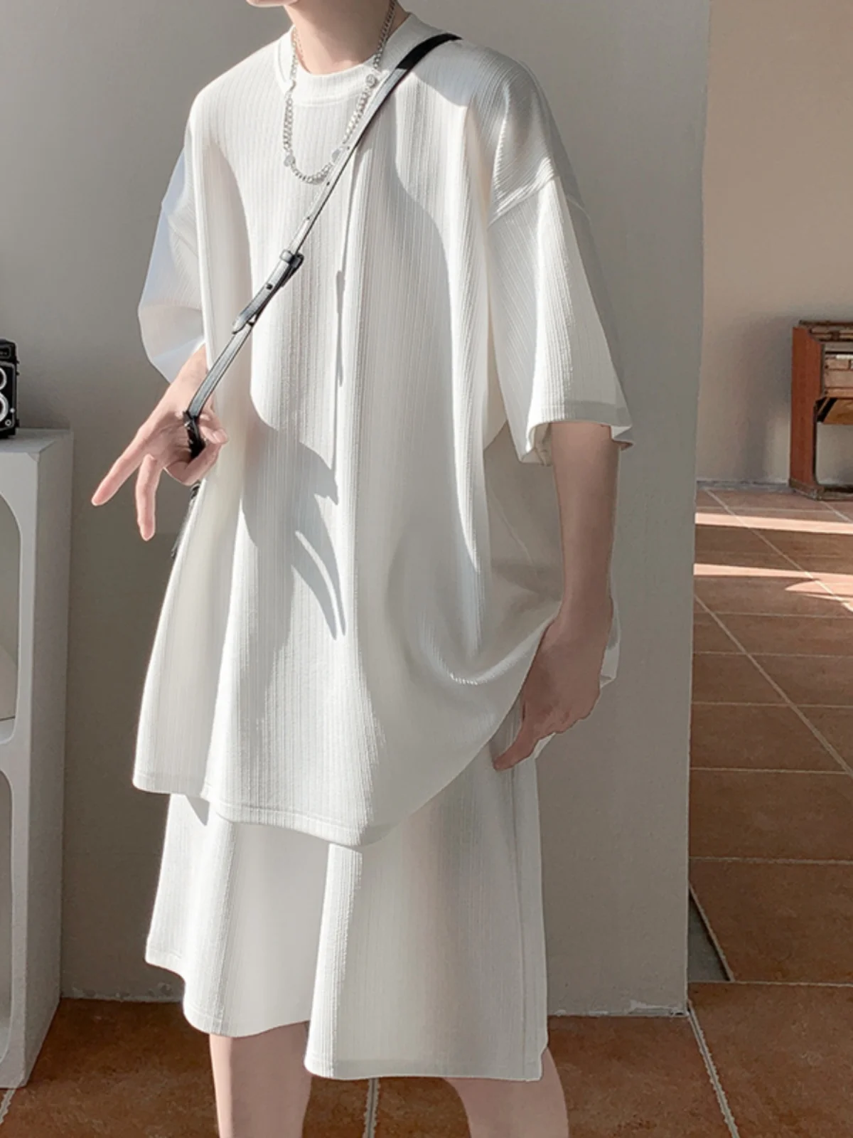 

Американский спортивный комплект из футболки и шорт из ледяного шелка для баскетбола, молодежный, летний, модный, повседневный, прямой крой, длина до колена