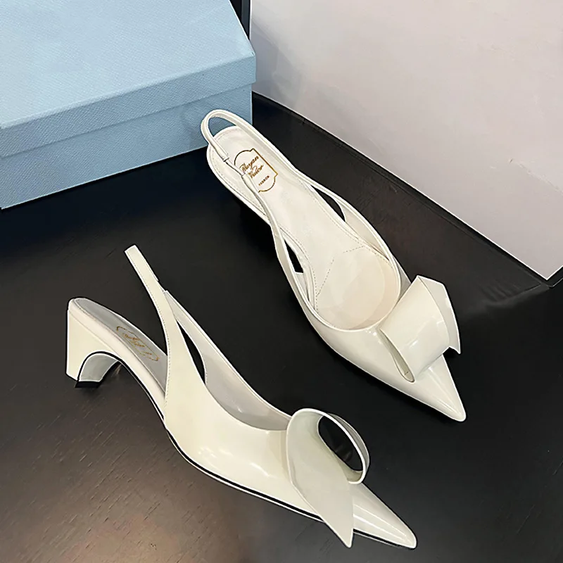 

Белые дизайнерские сандалии с острым носком, летние женские туфли-лодочки с ремешком на щиколотке, женская обувь на толстом каблуке с открытой пяткой