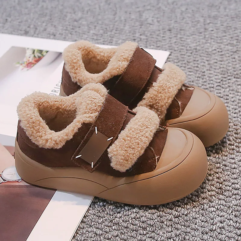 

Зимние сапоги из искусственного меха для детей. Мягкая теплая плюшевая хлопковая обувь. Зимние сапоги для мальчиков и девочек-подростков. Трендовая модная детская зимняя обувь.