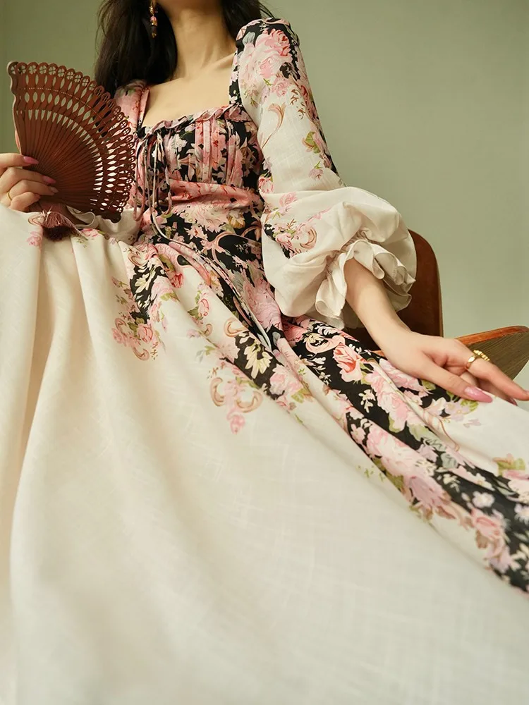 

A gentle ink-wash printed elegant and stylish figure-hugging dress