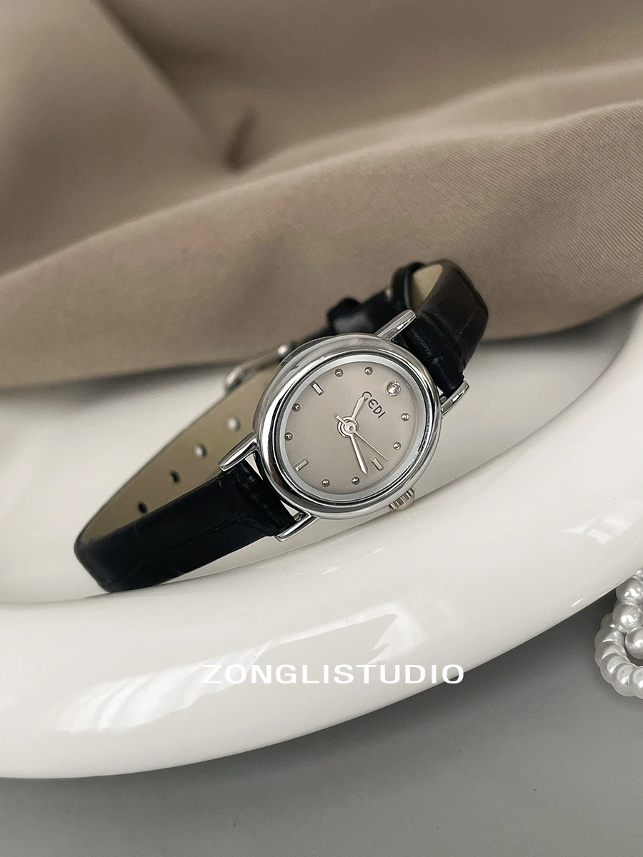 Elegant Women'S Wristwatch, Korean Style, Retro, Artistic, Versatile Oval Dial, Quartz Watch For Women, Women'S Accessories.