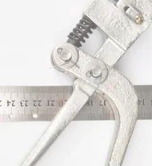 

Лазерный ручной сварочный аппарат для аргонодуговой сварки и маркировки, электрический поворотный стол, ЧПУ для сварки по периметру с функцией смещения.