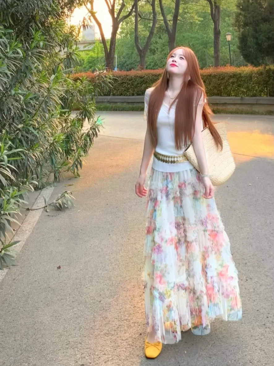 

Summer Elegant Lace Splice Short Sleeve T-Shirt And Net Skirt Set V-Neck Half Body Floral Print Fashionable Women's Outfit