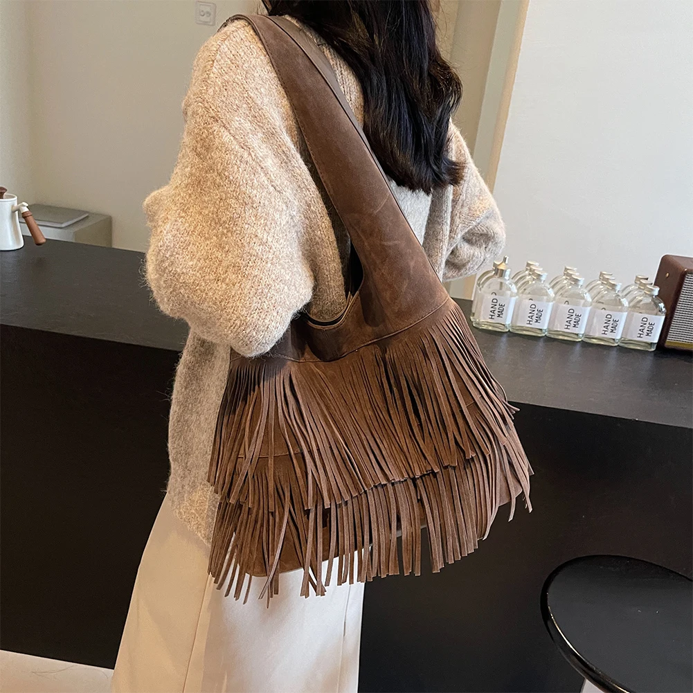 Women Suede Shoulder Bag Tassels Handbag Magnetic Closure Retro Hobo Bag with Inner Pocket Tote Purse Commuter Travel Bag