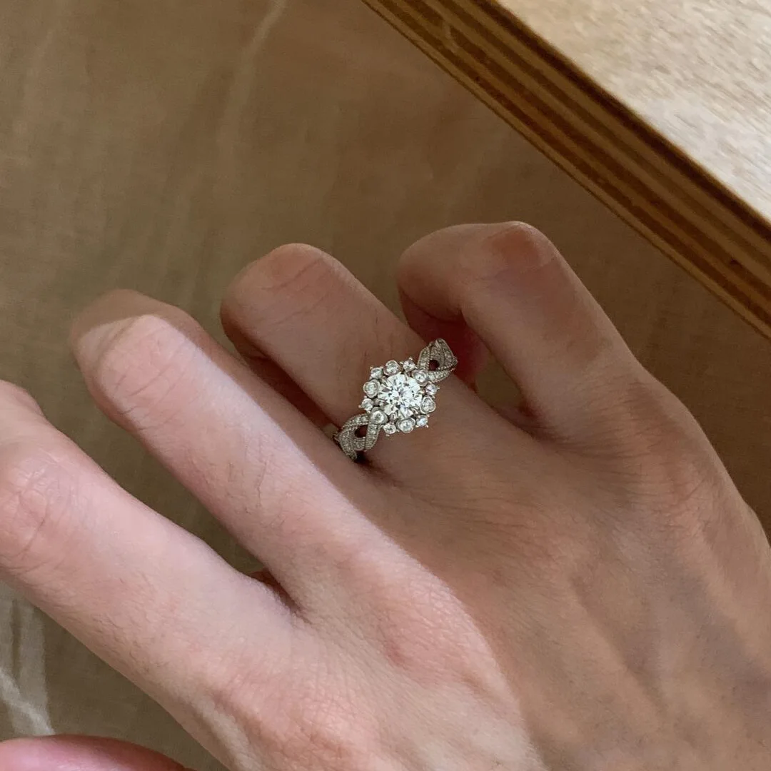 Vintage Romantic Luxury Full Diamonds Handheld Flower rings for women Exquisite and High Grade Sparkling Ring Banquet Jewelry