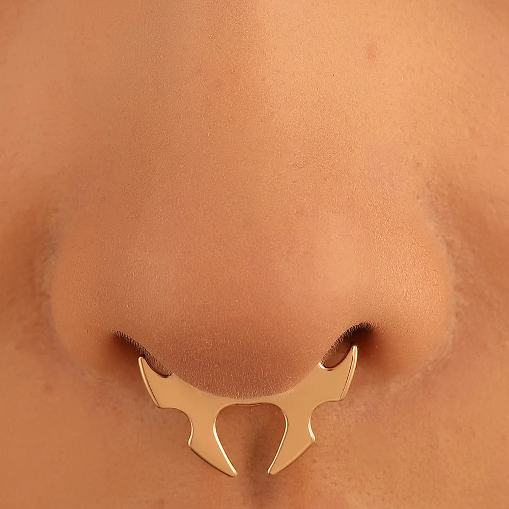 Bull Head And Horn Nose Clip Ring Men Women Fake Septum Piering Body Jewelry Fashion Non Perforation Bat Nose Rings Studs 2024